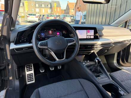 Volkswagen Golf VIII 1.0 TSI Move